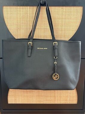 AUTHENTIC Michael Kors Black Saffiano Leather Large Tote